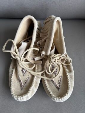 MANITOBAH MUKLUKS Women's L8/M6 suede leather moccasin ankle booties beige